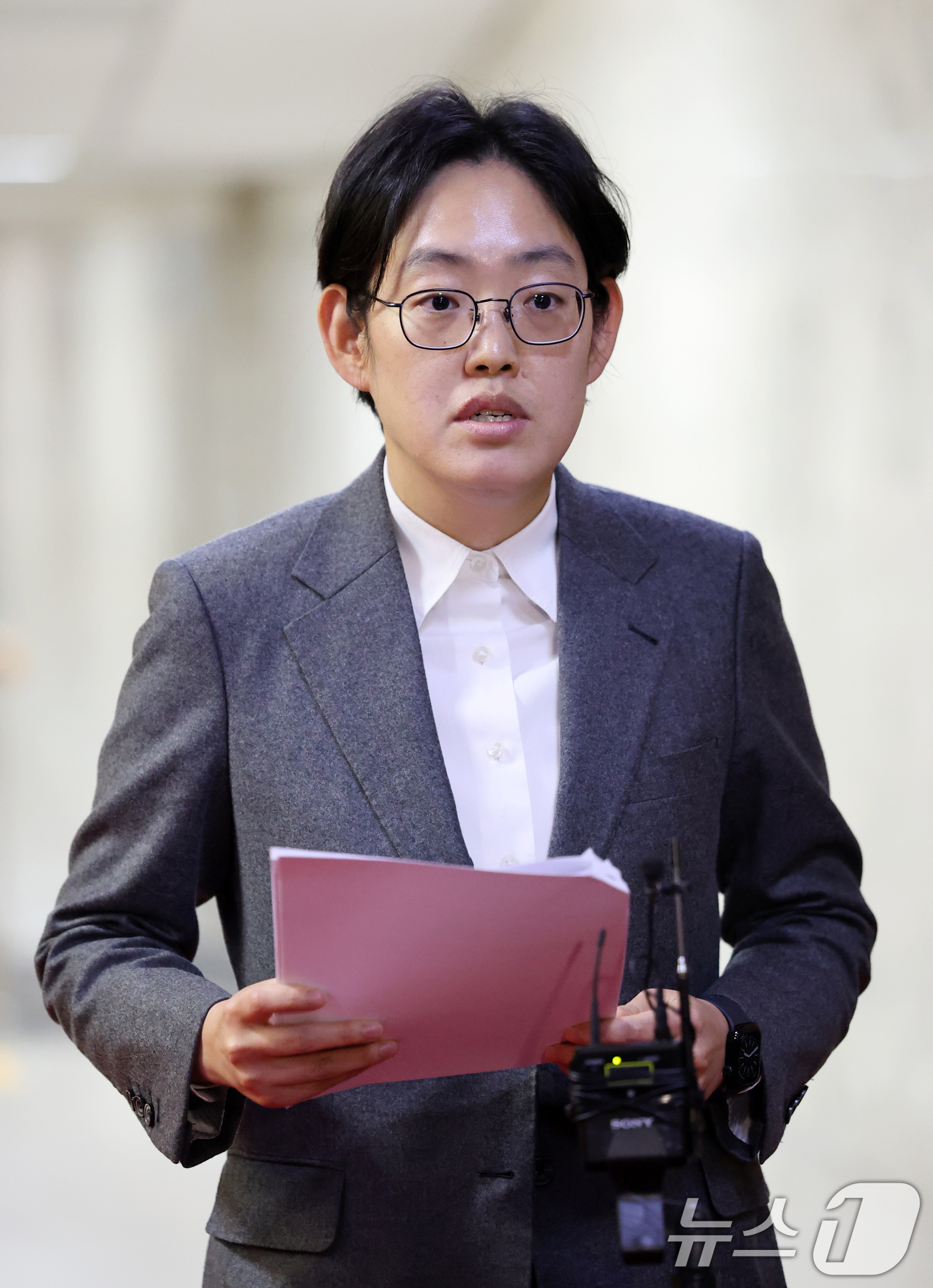 (서울=뉴스1) 이승배 기자 = 조지연 국민의힘 의원이 21일 서울 여의도 국회에서 지방선거총괄기획단 제4차 전체회의 결과 브리핑을 하고 있다. 2025.11.21/뉴스1