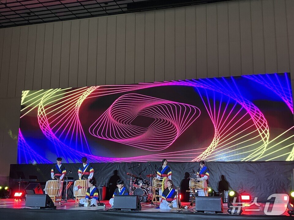 본문 이미지 -  &#39;2025 청소년미래도전프로젝트 활동 나눔의 날&#39; 행사에서 학생들이 공연을 펼치고 있다.&#40;전남도교육청 제공, 재판매 및 DB 금지&#41;/뉴스1 