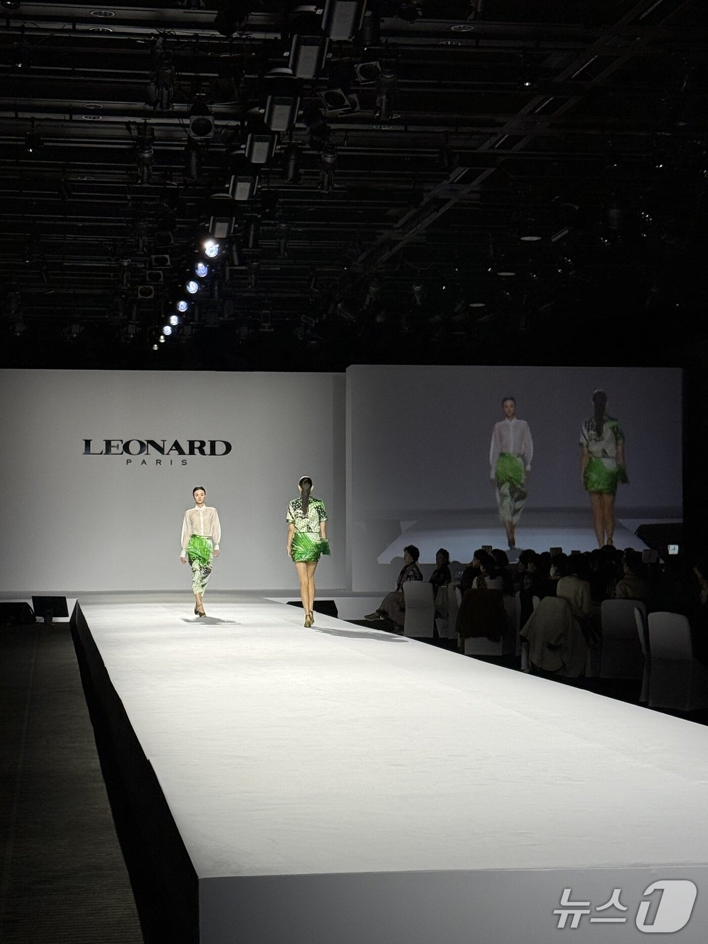 본문 이미지 - 레오나드 2026SS 패션쇼 행사 모습.ⓒ 뉴스1/김진희 기자.