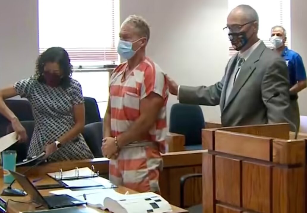 본문 이미지 - 1급 살인 혐의로 법정에선 배리 모퓨. 출처=KSAT.com