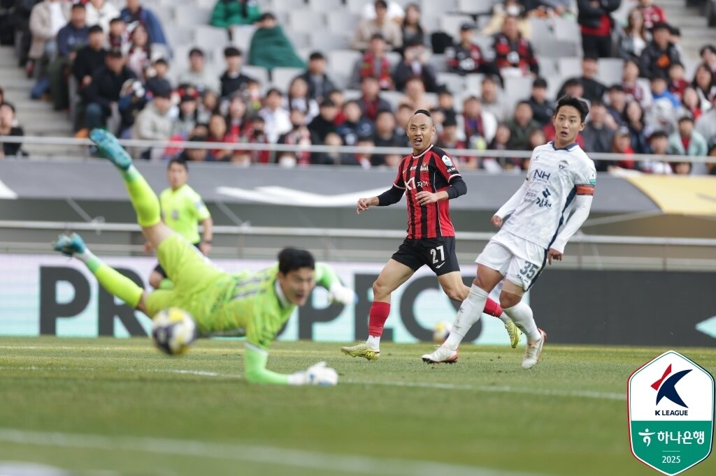 본문 이미지 - 서울이 김천에 1-3으로 패했다.&#40;한국프로축구연맹 제공&#41; 