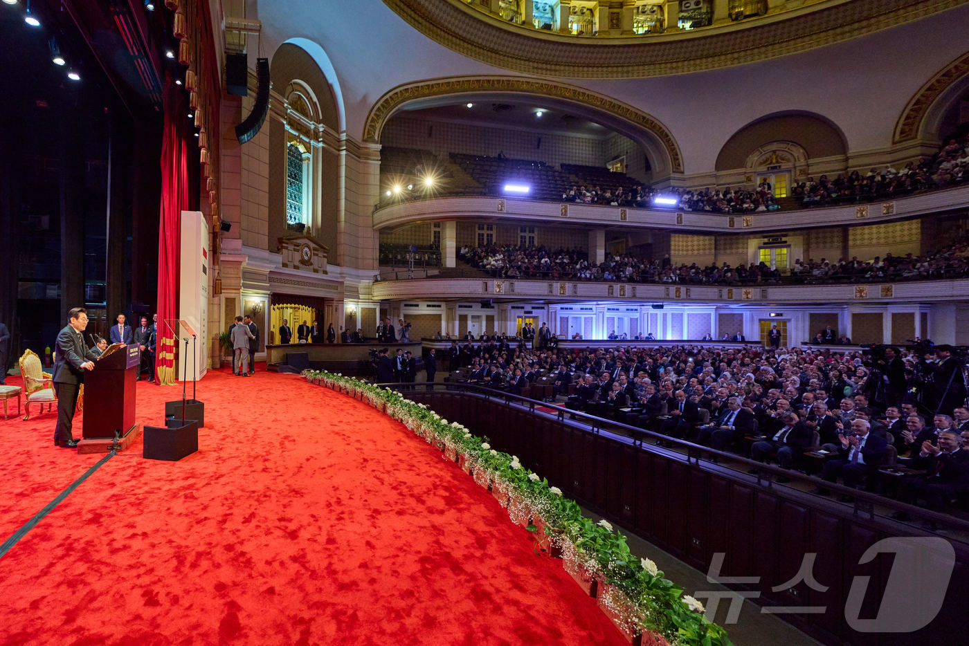 (서울=뉴스1) 이재명 기자 = 이집트를 공식 방문 중인 이재명 대통령이 20일(현지시간) 카이로 한 호텔에서 열린 이집트 동포·지상사 간담회에서 인사말을 하고 있다. (이재명 대 …