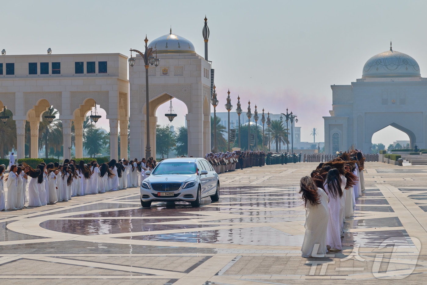 (서울=뉴스1) 이재명 기자 = 아랍에미리트(UAE)를 국빈 방문 중인 이재명 대통령이 18일(현지시간) 아부다비 카사르 알 와탄 대통령궁에서 열린 공식 환영식에 참석하고 있다. …