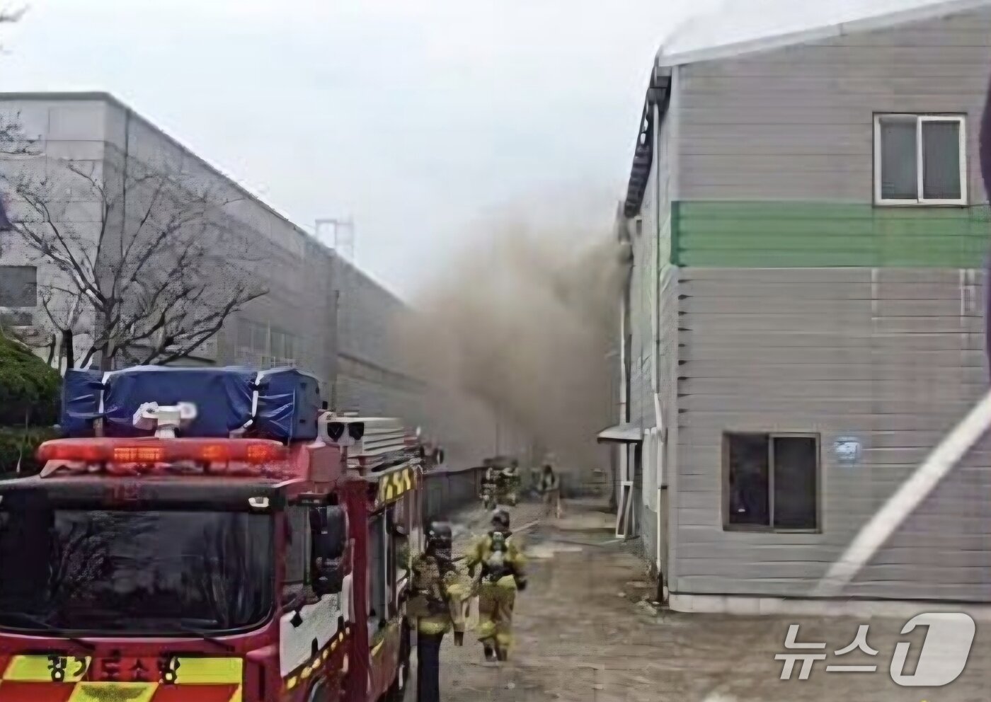 본문 이미지 - 평택 폐공장 화재 현장(경기도소방재난본부 제공. 재판매 및 DB 금지)/뉴스1