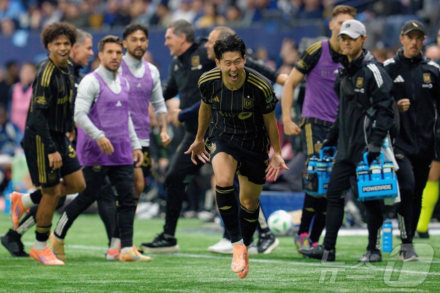 (AFP=뉴스1) 박지혜 기자 = LA FC 손흥민이 23일(한국시간) 캐나다 밴쿠버의 BC 팰리스 스타디움에서 열린 밴쿠버 화이트캡스와 2025 MLS컵 8강전(서부 콘퍼런스 준 …