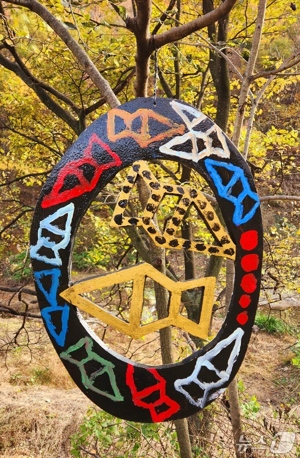 본문 이미지 - 마제석검  퍼포먼스. (서예가 김동욱 씨제공, 재판매 및 DB금지) 2025.11.23/뉴스1 