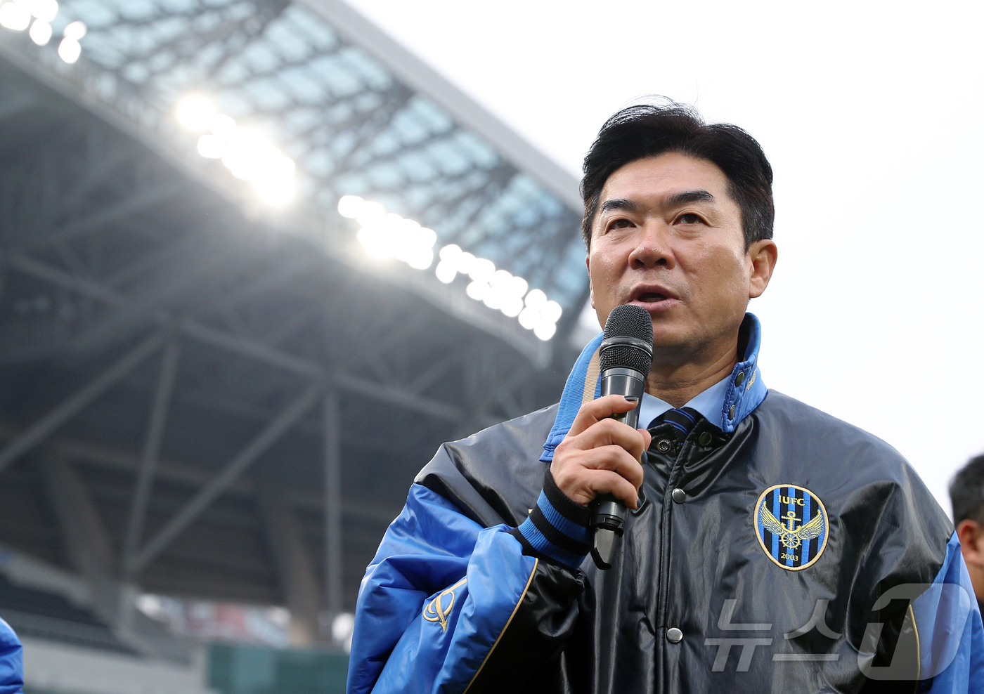 (인천=뉴스1) 박정호 기자 = 윤정환 인천유나이티드 감독이 23일 오후 인천시 중구 도원동 인천축구전용경기장에서 열린 하나은행 K리그2 2025 39라운드 인천유나이티드와 충북청 …