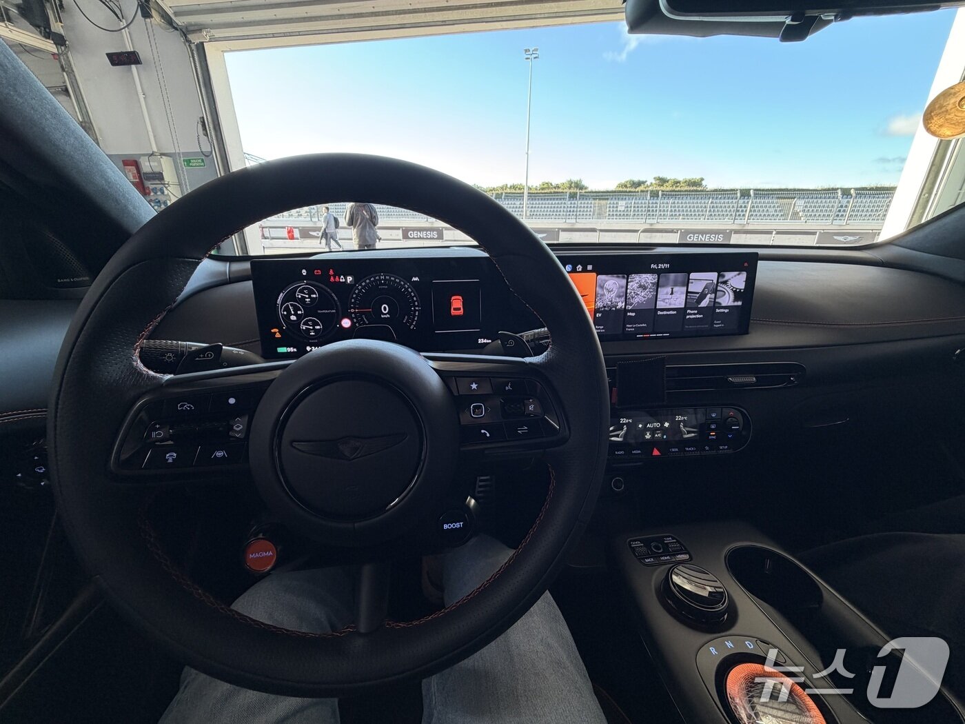 본문 이미지 - 제네시스 GV60 마그마 실내. 