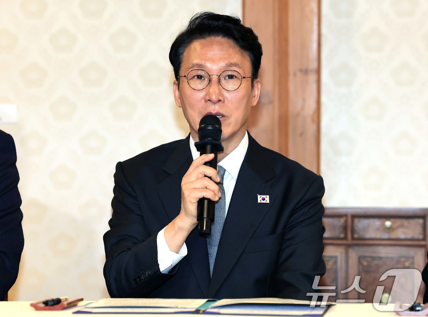 (서울=뉴스1) 임세영 기자 = 김민석 국무총리가 24일 오전 서울 종로구 총리 공관에서 열린 제1차 정부-종교계 상생협력 원탁회의에서 모두발언을 하고 있다. 2025.11.24/ …