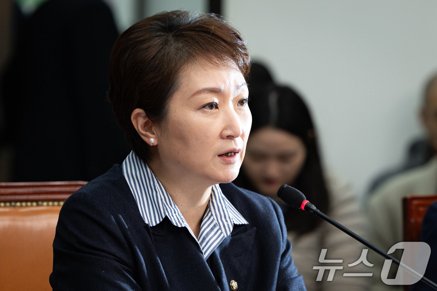 본문 이미지 - 이언주 더불어민주당 최고위원이 24일 서울 여의도 국회에서 열린 최고위원회의에서 모두 발언을 하고 있다. 2025.11.24/뉴스1 ⓒ News1 유승관 기자