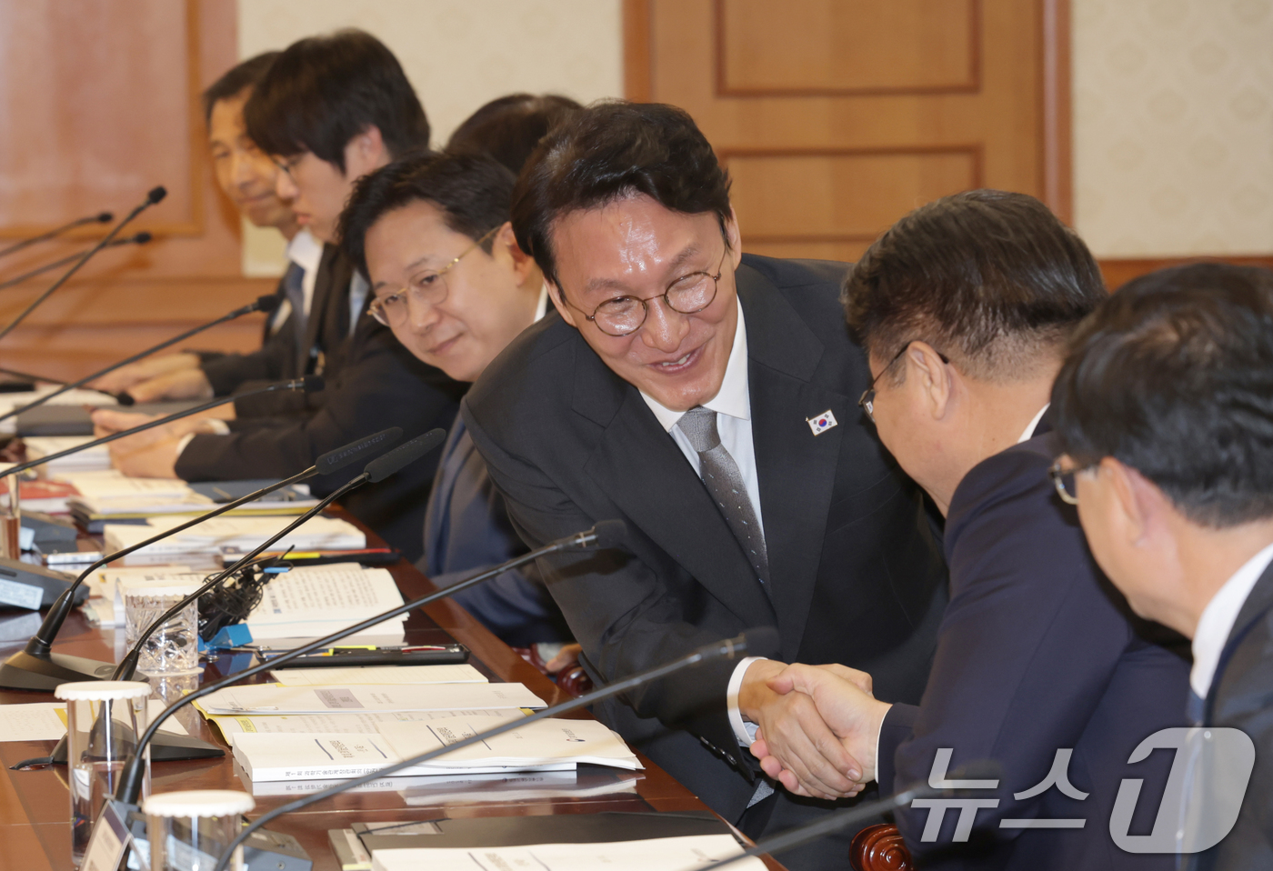 (서울=뉴스1) 임세영 기자 = 김민석 국무총리가 24일 오전 서울 종로구 정부서울청사에서 열린 과학기술관계장관회의에 입장하고 있다.(공동취재) 2025.11.24/뉴스1