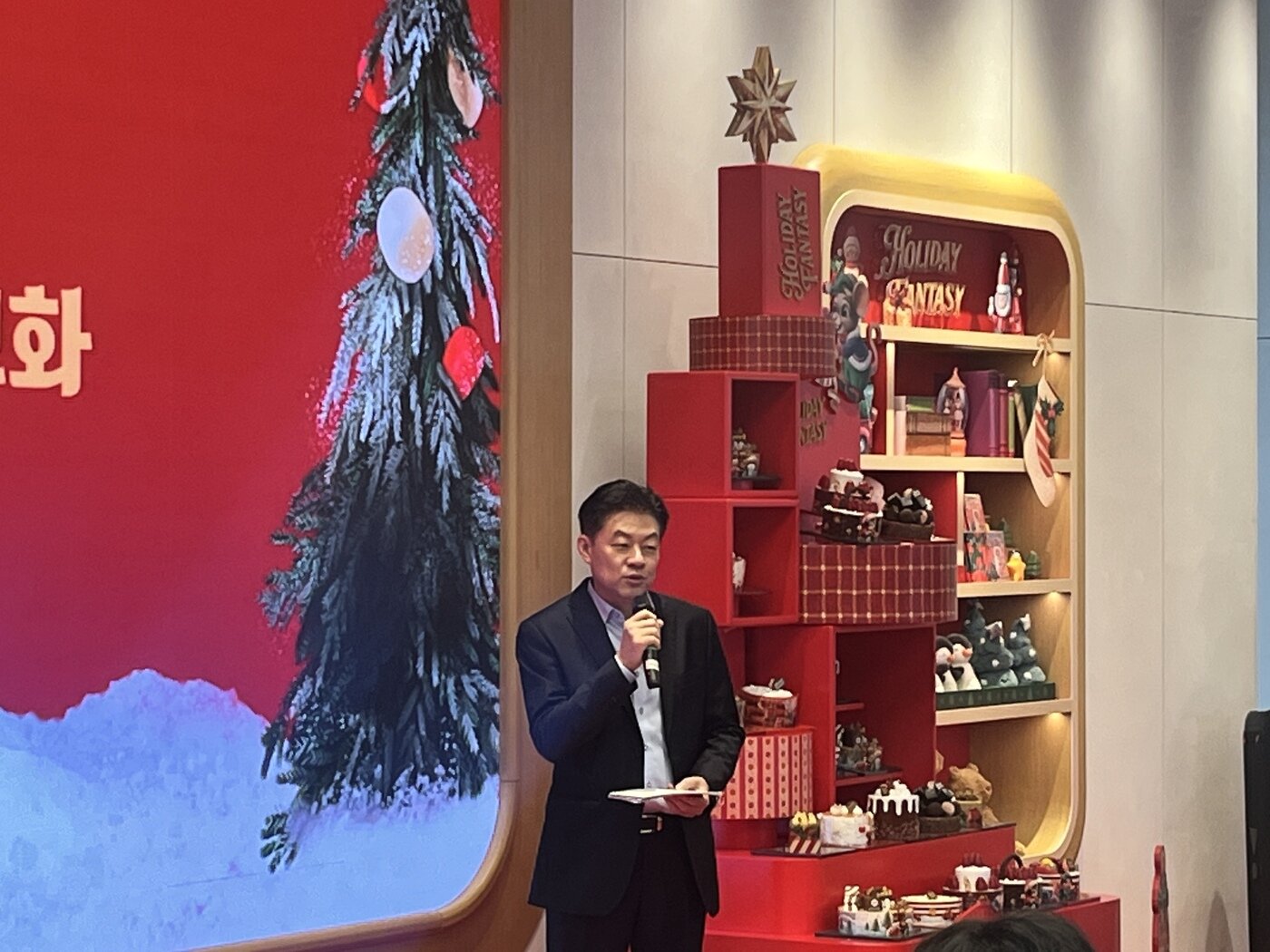 본문 이미지 - 전진경 SPC 배스킨라빈스 BR랩 전무가 24일 &#39;워크샵 by 배스킨라빈스&#39;에서 열린 기자 간담회에서 발언을 하는 모습. 