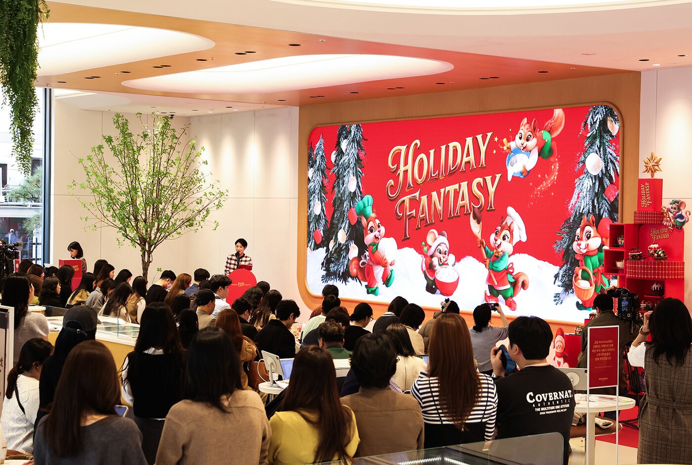 본문 이미지 - SPC 배스킨라빈스 2025 크리스마스 캠페인 홀리데이 판타지 공개 기자 간담회 현장.&#40;배스킨라빈스 제공&#41;