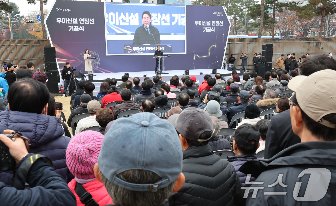 (서울=뉴스1) 장수영 기자 = 오세훈 서울시장이 24일 오전 서울 도봉구 방학사계광장에서 열린 우이신설선 연장선 기공식에서 인사말하고 있다. 2025.11.24/뉴스1