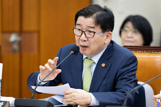 '김건희 명품백' 구멍숭숭 청탁금지법 개정 추진…배우자 금품도 처벌