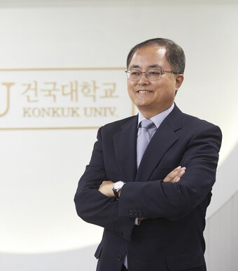 본문 이미지 - 최재헌 이코모스 한국위원회 위원장&#40;건국대 지리학과 교수&#41;&#40;사진=이코모스 한국위원회 누리집 갈무리&#41;