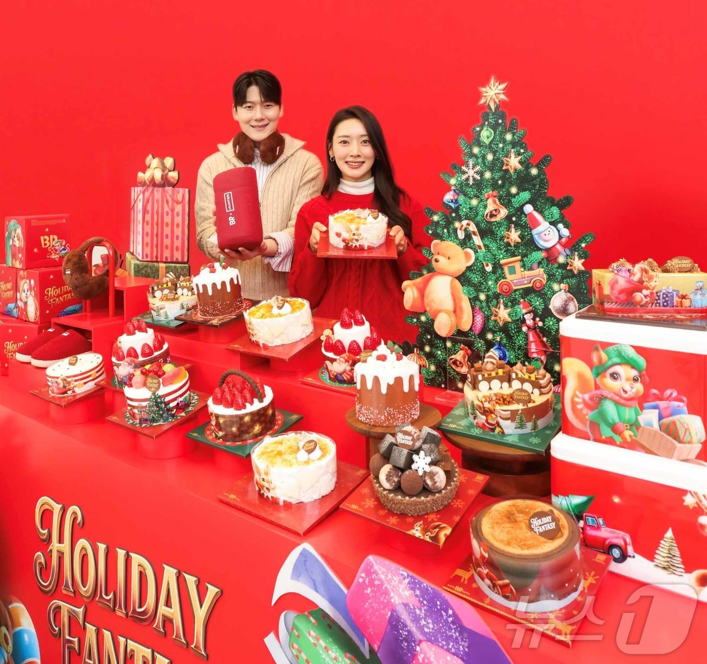 (서울=뉴스1) = SPC 배스킨라빈스가 ‘워크샵 by 배스킨라빈스에서 2025년 크리스마스 캠페인 ‘홀리데이 판타지’를 공개하고, 크리스마스 케이크 18종과 협업 굿즈를 선보인다 …