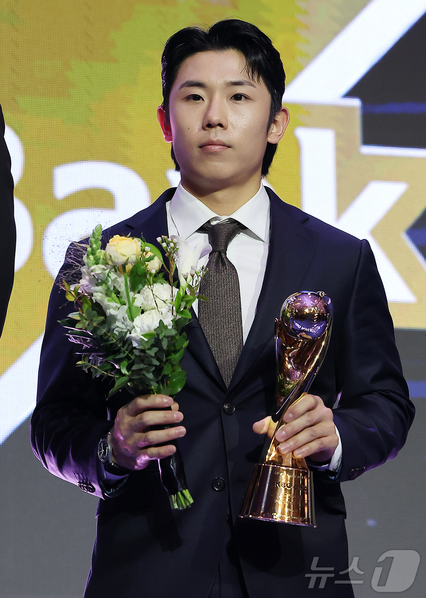 (서울=뉴스1) 김진환 기자 = 24일 오후 서울 송파구 잠실 롯데월드 호텔에서 열린 프로야구 '2025 신한 SOL 뱅크 KBO리그' 시상식에서 좌익수 부문 수비상을 수상한 삼성 …