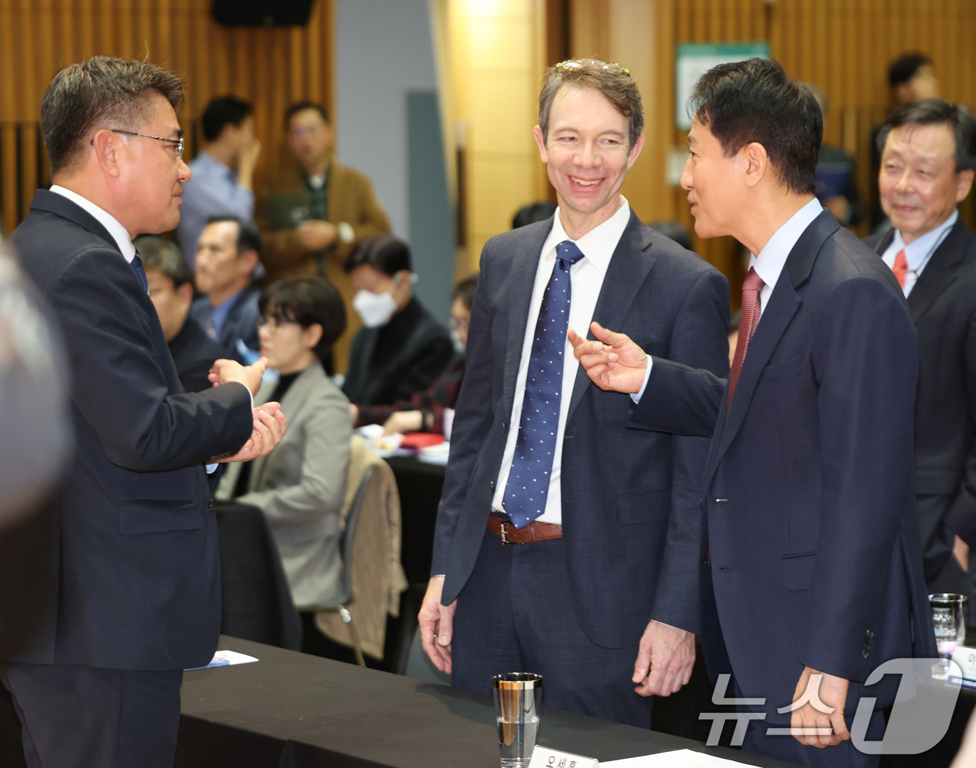 (서울=뉴스1) 허경 기자 = 오세훈 서울시장이 24일 서울시청에서 '바이오산업과 서울의 역할, 창동·상계 S-DBC'를 주제로 열린 S-DBC 컨퍼런스에서 요하네스 프루에하우프 …