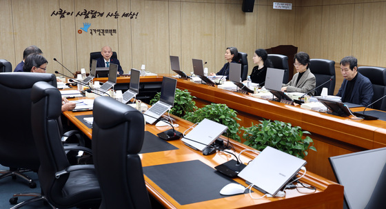 1년 3개월 만에 '3인 상임위' 체제 갖춘 인권위…진보·보수 균형