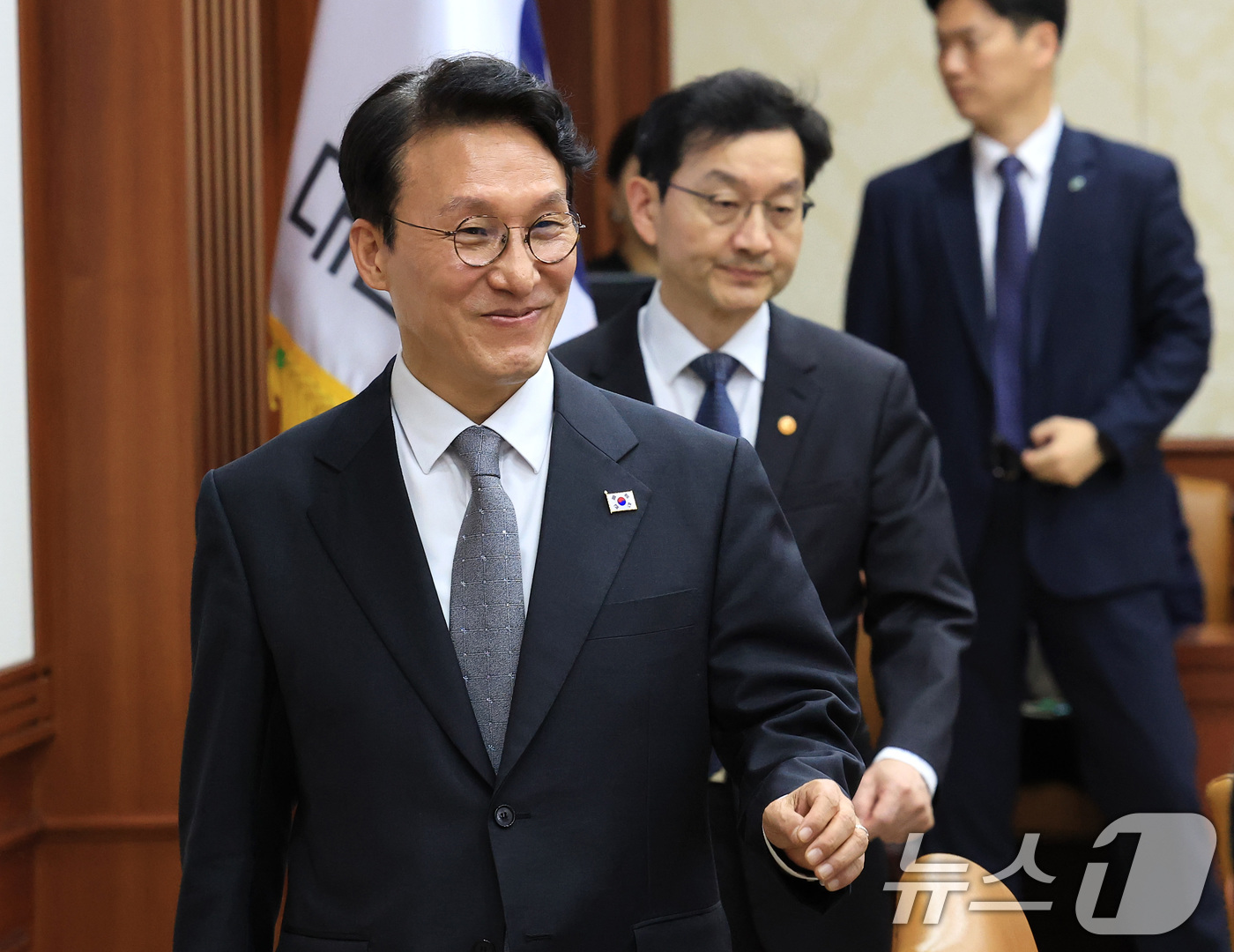 (서울=뉴스1) 임세영 기자 = 김민석 국무총리와 윤창렬 국무조정실장이 24일 서울 종로구 정부서울청사에서 열린 헌법존중 정부혁신 TF 간담회에 참석하고 있다. 2025.11.24 …