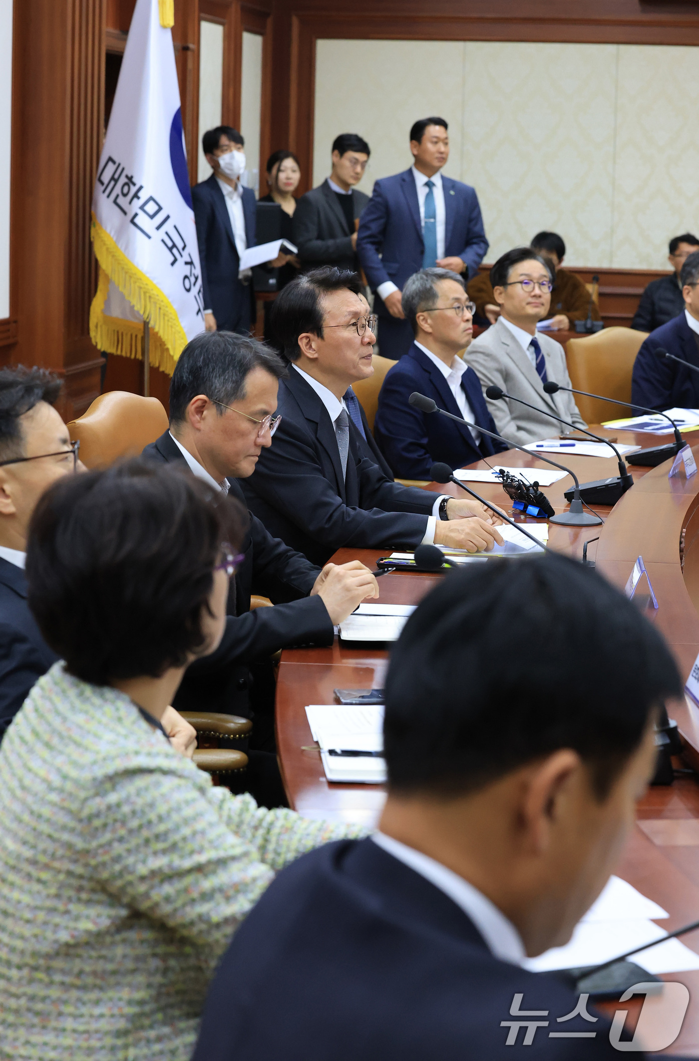 (서울=뉴스1) 임세영 기자 = 김민석 국무총리가 24일 서울 종로구 정부서울청사에서 열린 헌법존중 정부혁신 TF 간담회에서 모두발언을 하고 있다. 2025.11.24/뉴스1