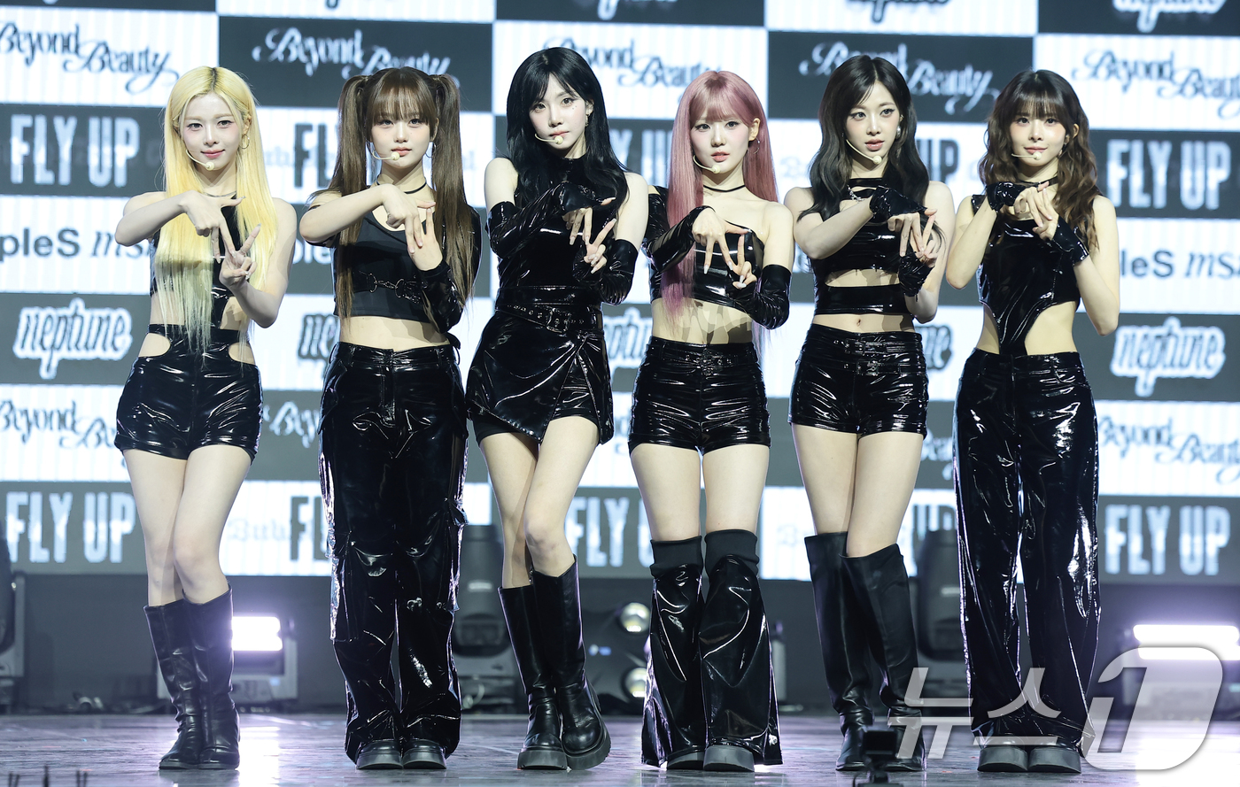 (서울=뉴스1) 권현진 기자 = 그룹 트리플에스(tripleS) 미소녀즈(msnz) neptune이 24일 서울 한남동 블루스퀘어에서 가진 새 앨범 'Beyond Beauty' 쇼 …