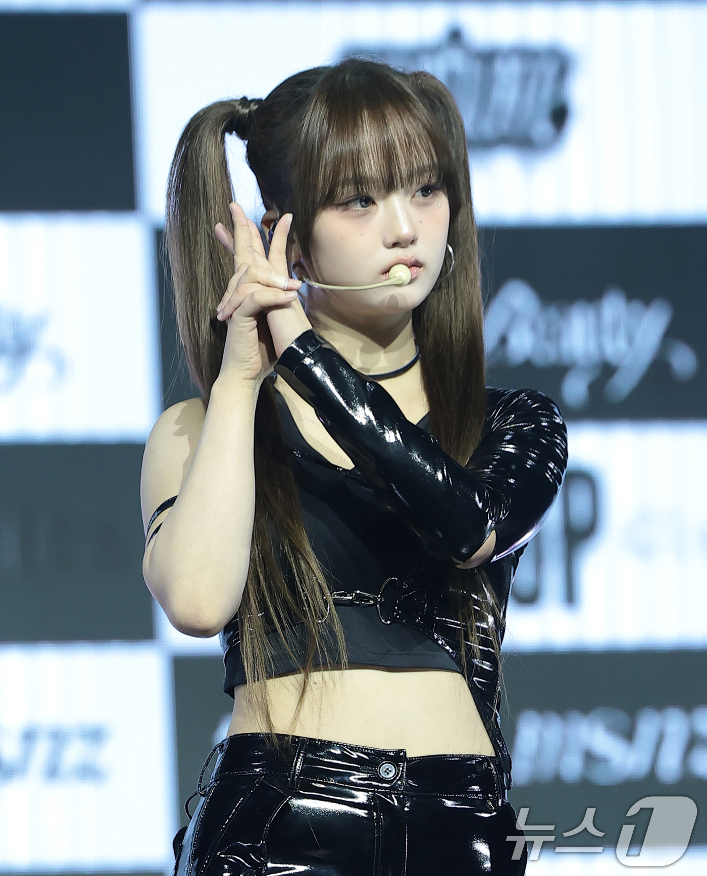 (서울=뉴스1) 권현진 기자 = 그룹 트리플에스(tripleS) 미소녀즈(msnz) neptune 서아가 24일 서울 한남동 블루스퀘어에서 가진 새 앨범 'Beyond Beauty …