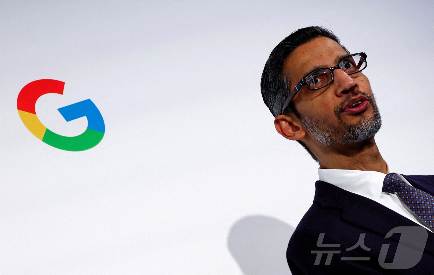 본문 이미지 - FILE PHOTO: Inauguration of a new Google AI Hub in Paris ⓒ 로이터=뉴스1