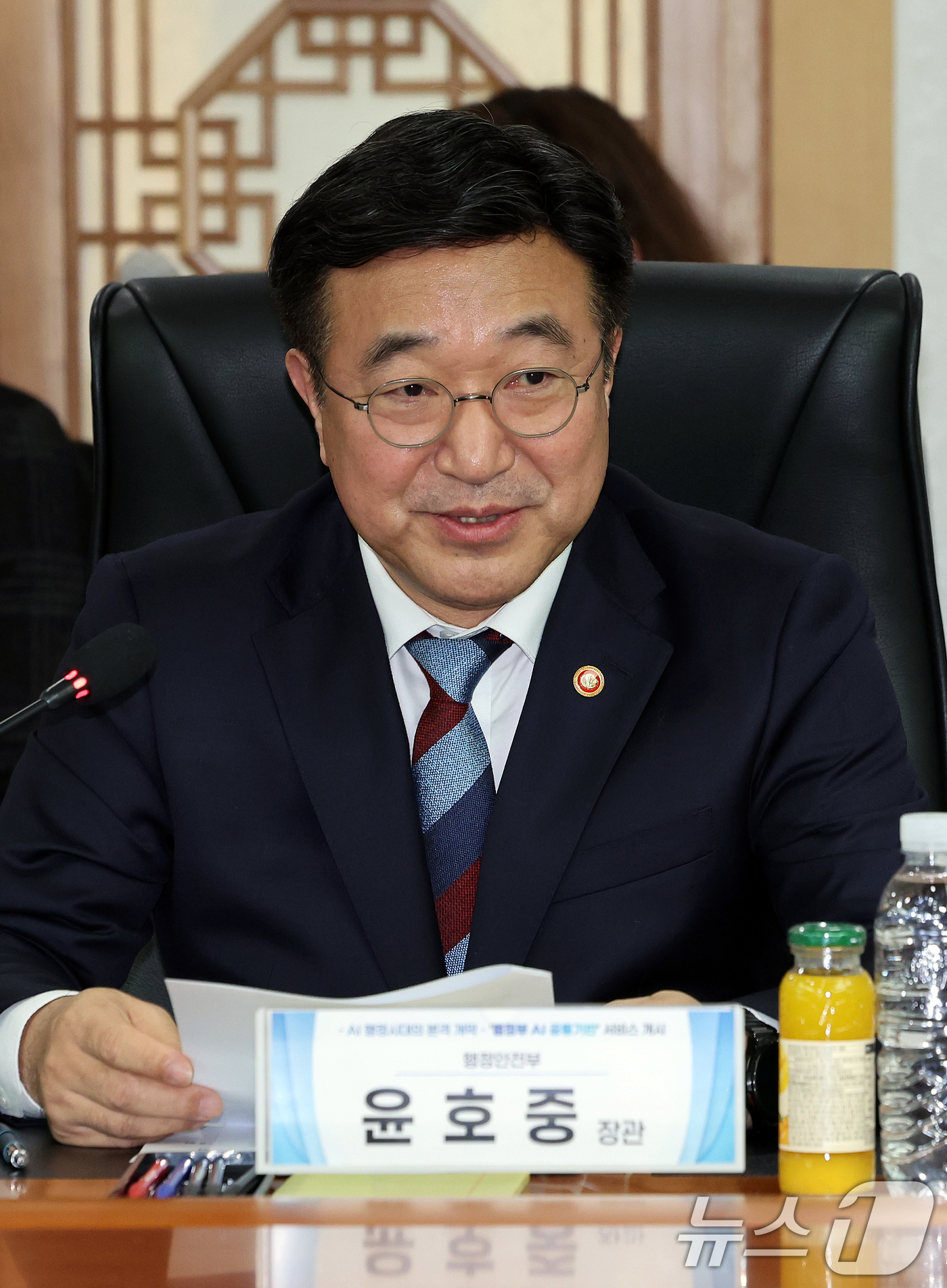 (서울=뉴스1) 이호윤 기자 = 윤호중 행정안전부 장관이 24일 서울 종로구 정부서울청사에서 열린 범정부 ‘AI 공통기반 서비스 개시 기념식’에서 모두발언을 하고 있다. 2025. …