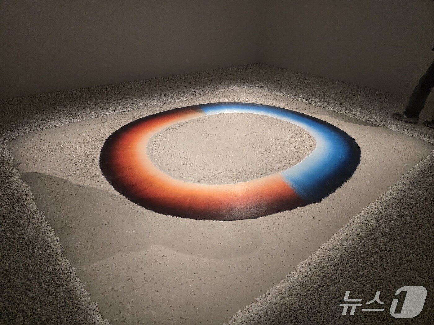 본문 이미지 - 이우환 &#39;플로어 페인팅&#39;&#40;Floor Painting&#41; ⓒ 뉴스1 김정한 기자