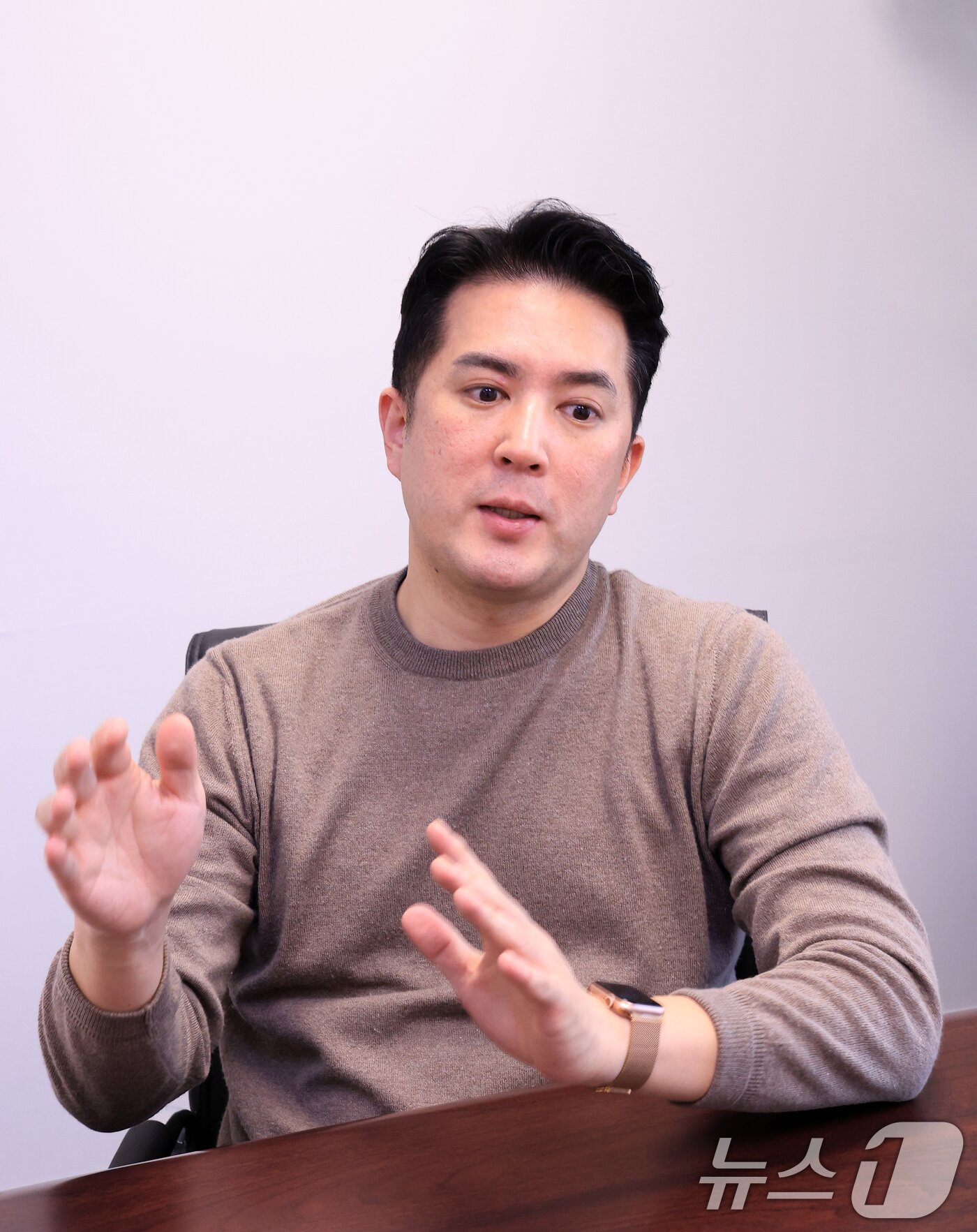 본문 이미지 - 이현준 담아 공동대표가 지난 11월 24일 서울 종로구 뉴스1 본사에서 인터뷰를 하고 있다.  2025.11.24/뉴스1 ⓒ News1 이호윤 기자