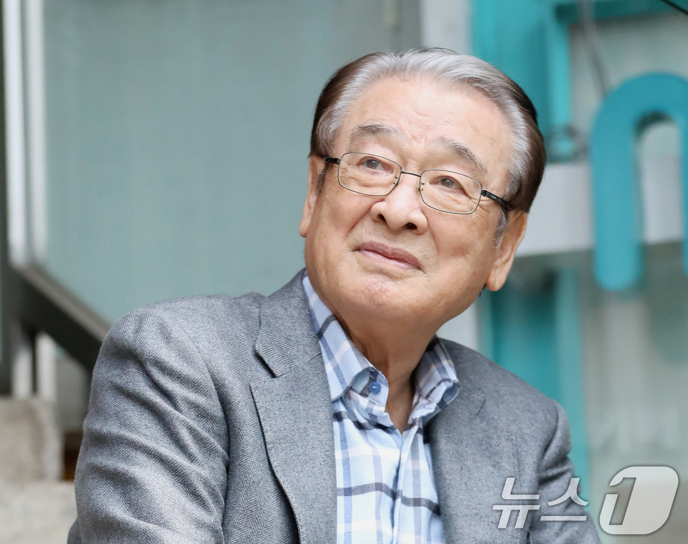 (서울=뉴스1) = 70년간 연기 인생을 이어오며 세대를 넘어 사랑받은 배우 이순재가 25일 새벽 91세 일기로 별세했다.지난해부터 건강이 약해진 그는 병원 치료를 받으며 복귀에 …