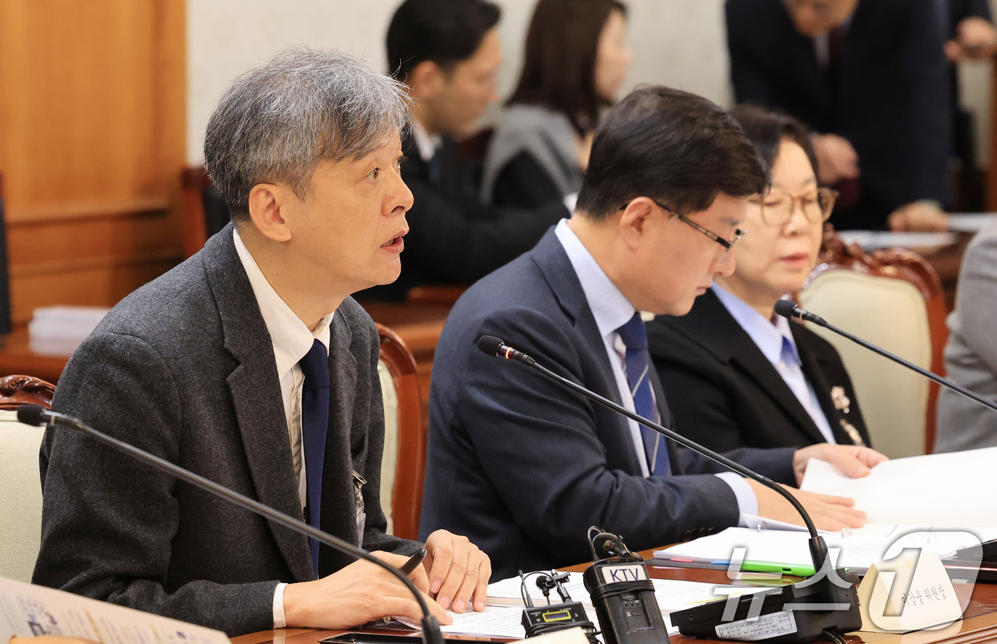 (서울=뉴스1) 임세영 기자 = 이강웅 미세먼지특별대책위 민간위원장이 25일 서울 종로구 정부서울청사에서 열린 제17차 미세먼지특별대책위원회 회의에서 발언을 하고 있다. 2025. …