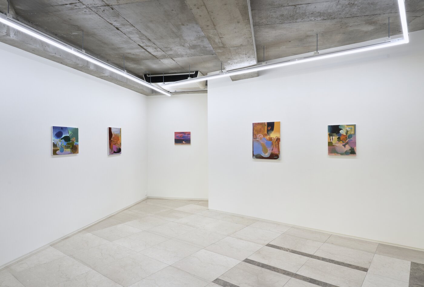 본문 이미지 - 송승은 '나의 무겁고 부드러운 팔'전 전시 전경 (눈 컨템포러리 제공)