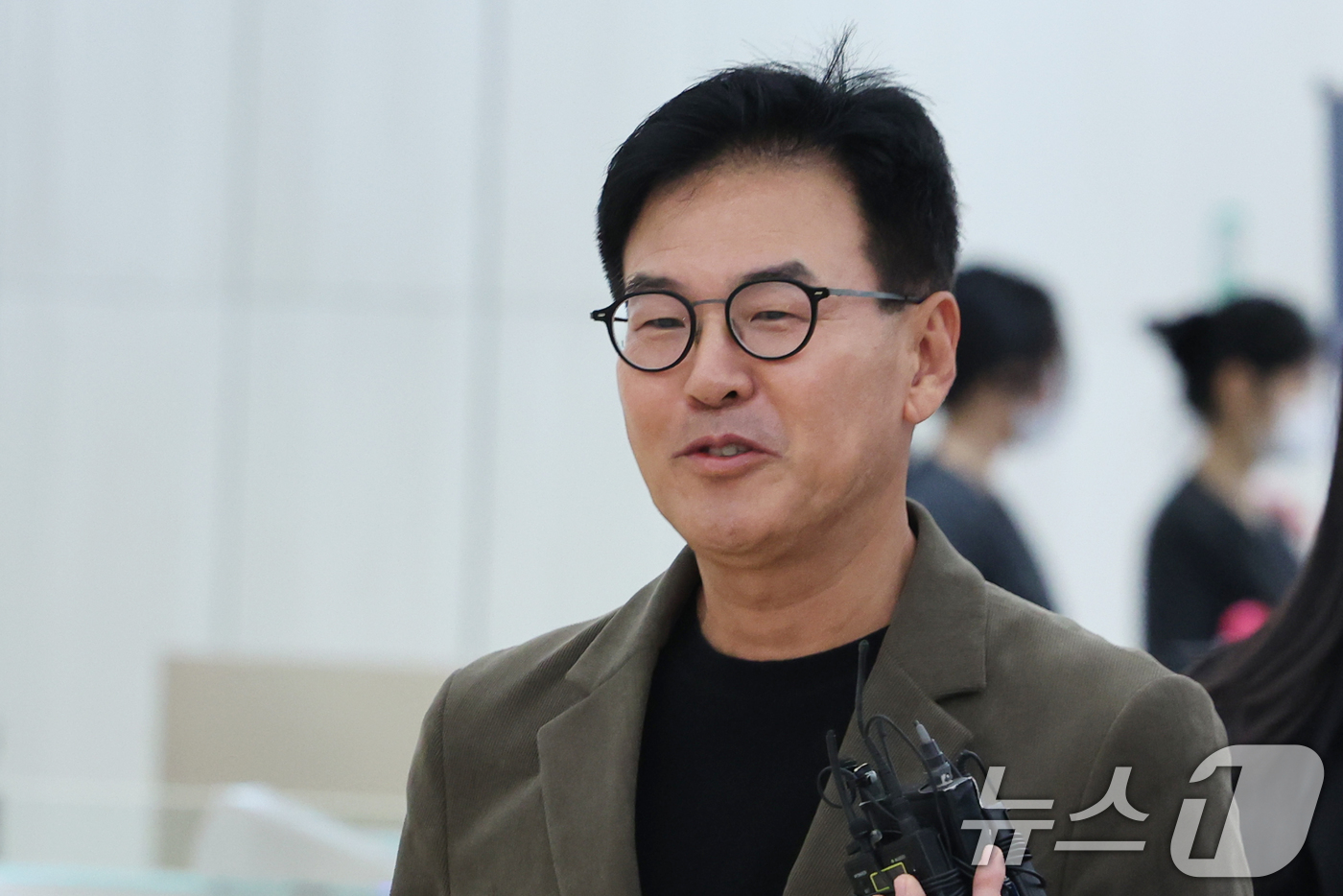 (서울=뉴스1) 황기선 기자 = 강철원 전 서울시 정무부시장이 25일 오전 서울 종로구 광화문 KT 빌딩에 마련된 김건희 특검(특별검사 민중기) 사무실에 피의자 신분으로 출석하고 …