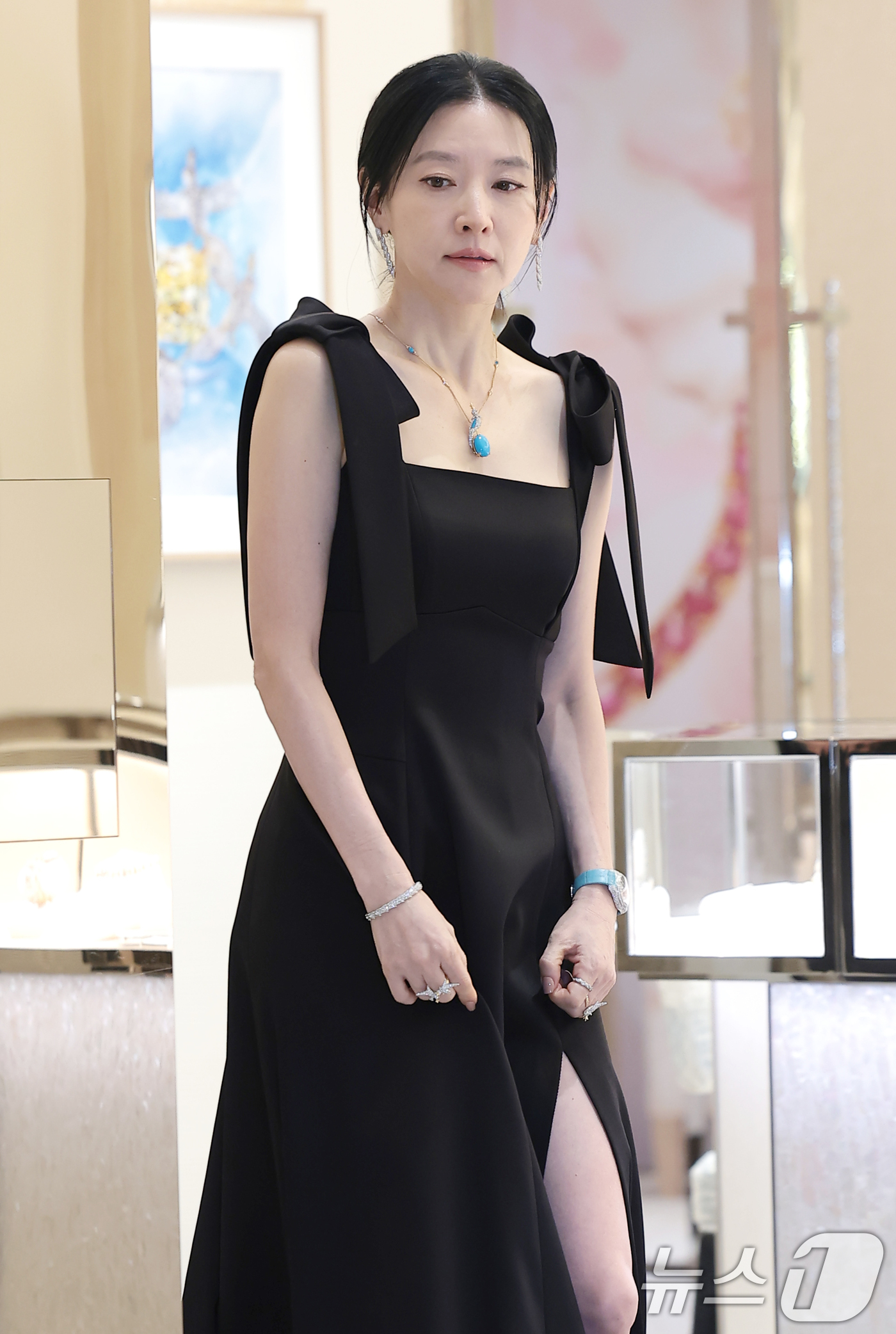 (서울=뉴스1) 권현진 기자 = 배우 이영애가 25일 오전 서울 강남구 신세계백화점에서 열린 하이 주얼리 하우스 ‘티파니앤코(Tiffany & Co.)’ 리뉴얼 오픈 행사에 참석하 …