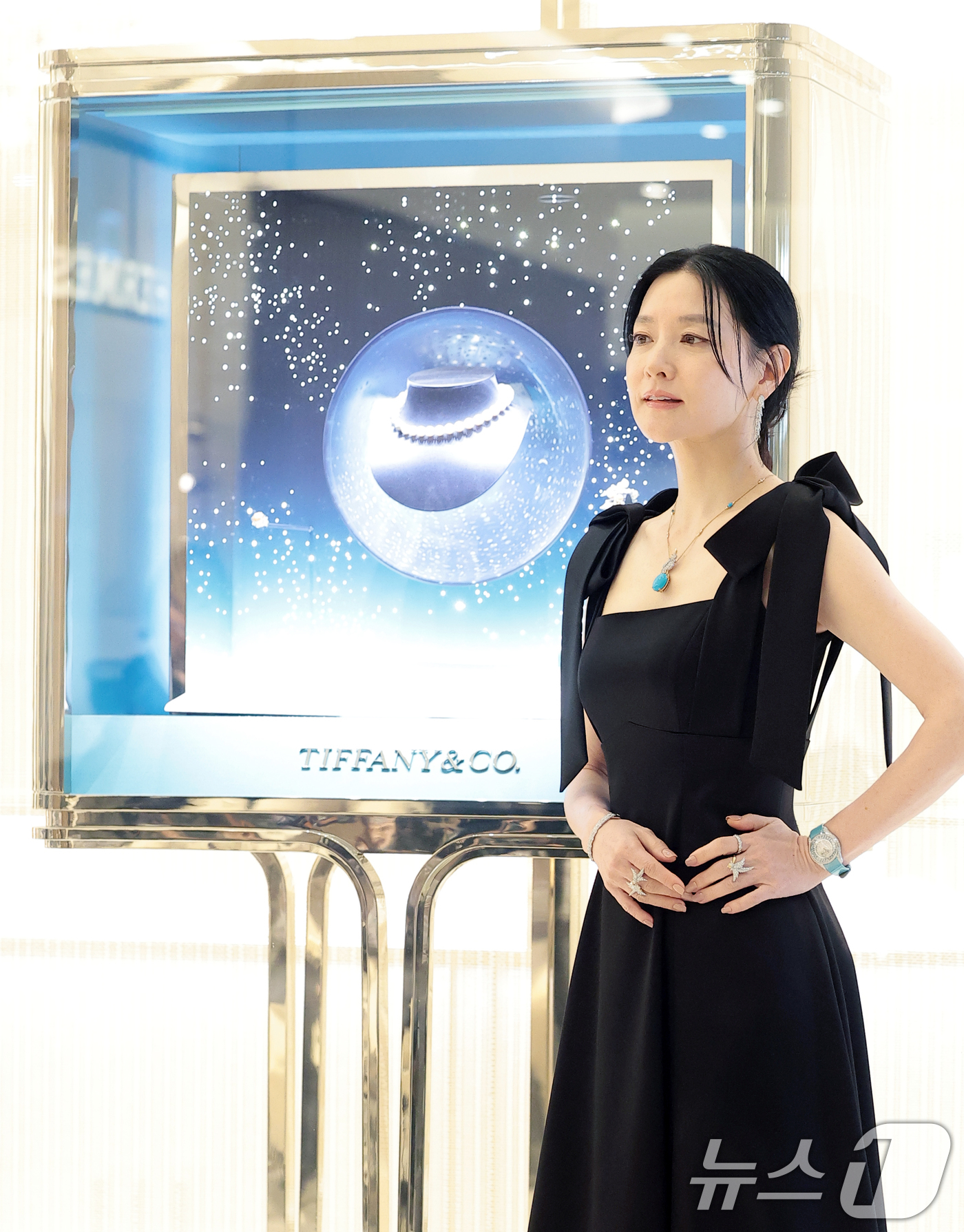 (서울=뉴스1) 권현진 기자 = 배우 이영애가 25일 오전 서울 강남구 신세계백화점에서 열린 하이 주얼리 하우스 ‘티파니앤코(Tiffany & Co.)’ 리뉴얼 오픈 행사에 참석해 …