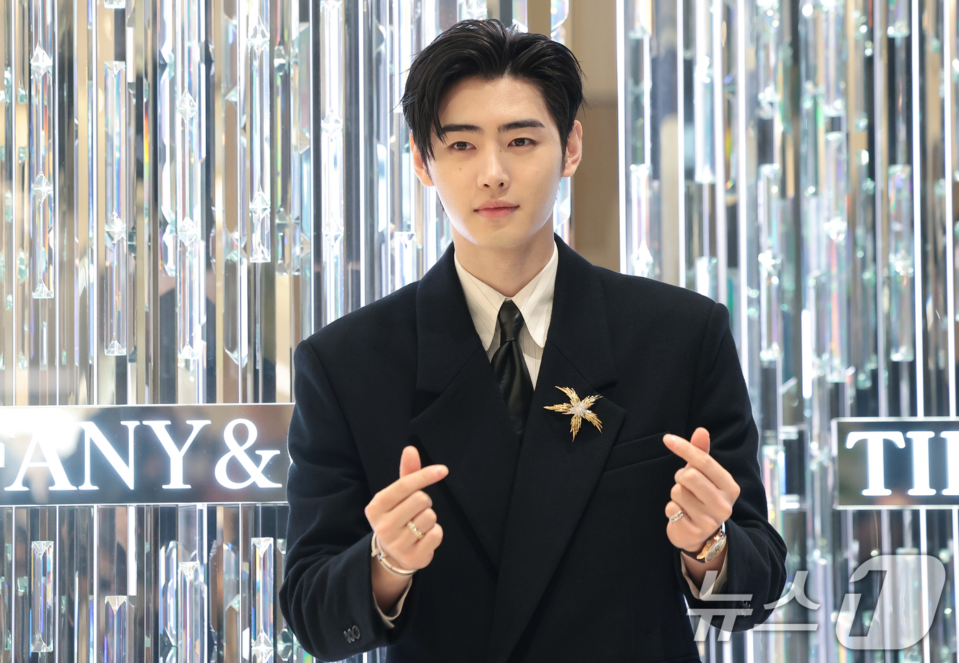(서울=뉴스1) 권현진 기자 = 엔하이픈 성훈이 25일 오전 서울 강남구 신세계백화점에서 열린 하이 주얼리 하우스 ‘티파니앤코(Tiffany & Co.)’ 리뉴얼 오픈 행사에 참석 …