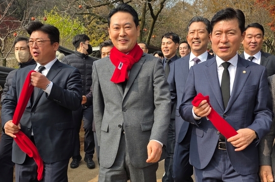 박정희 생가 참배 마치고 나오는 장동혁