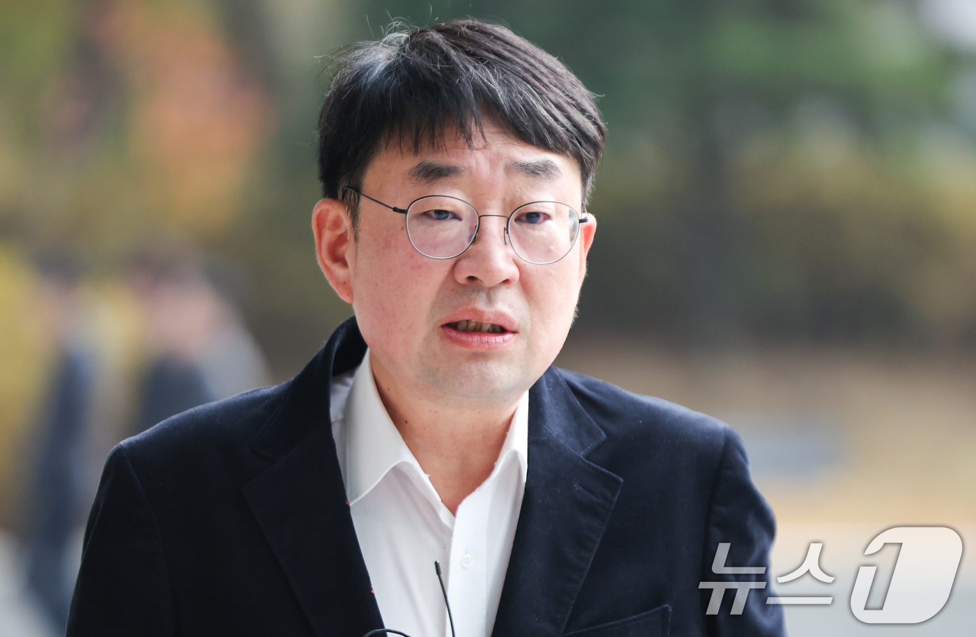 (서울=뉴스1) 허경 기자 = 보수 성향 유튜브 채널 '신의한수' 대표 신혜식씨가 25일 서울 서초구 서울고등검찰청에 마련된 내란 특검 사무실에 서울서부지법 난동 사태 관련 참고인 …