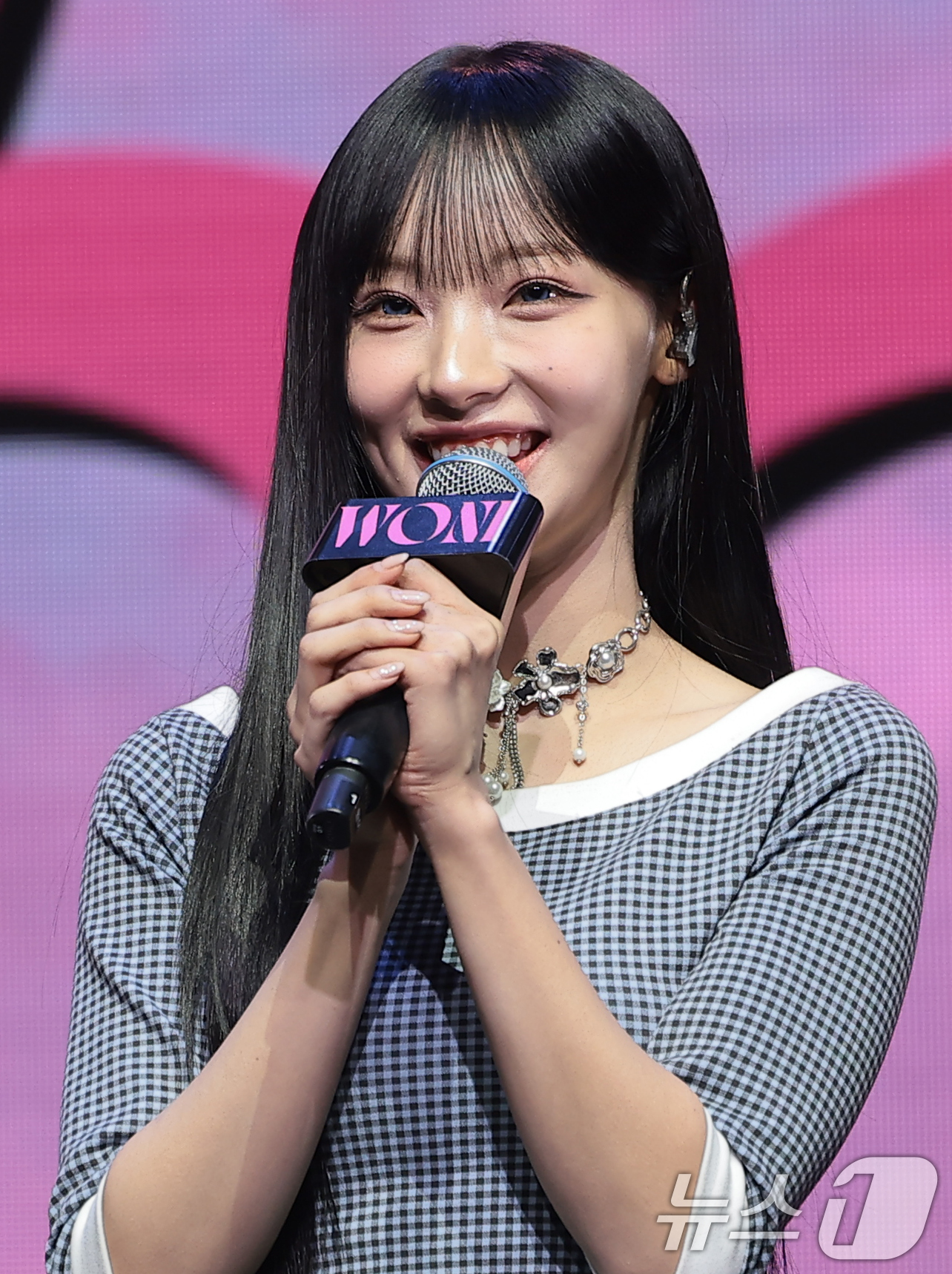 (서울=뉴스1) 권현진 기자 = 그룹 리센느(RESCENE)의 원이가 25일 서울 영등포구 명화라이브홀에서 가진 미니 3집 '립밤(lip bomb)' 발매 쇼케이스에서 인사말을 하 …