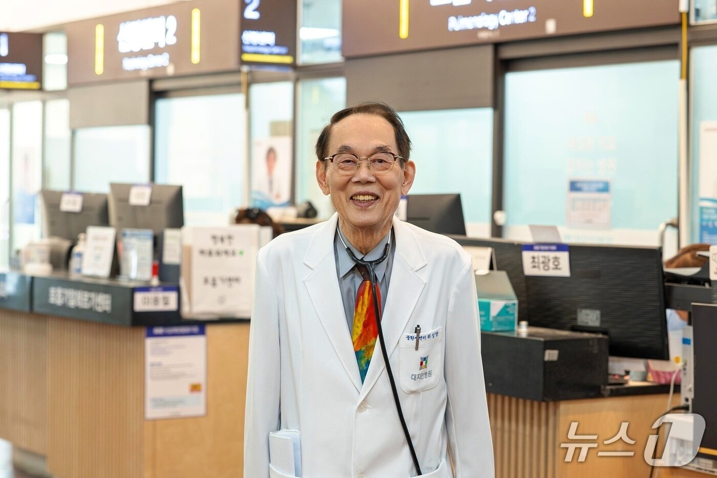 본문 이미지 - 장수군보건의료원 원장을 지낸 위상양 내과 전문의&#40;82, 사진&#41;도 김우중 의료인상을 받았다.&#40;대우재단 제공&#41;