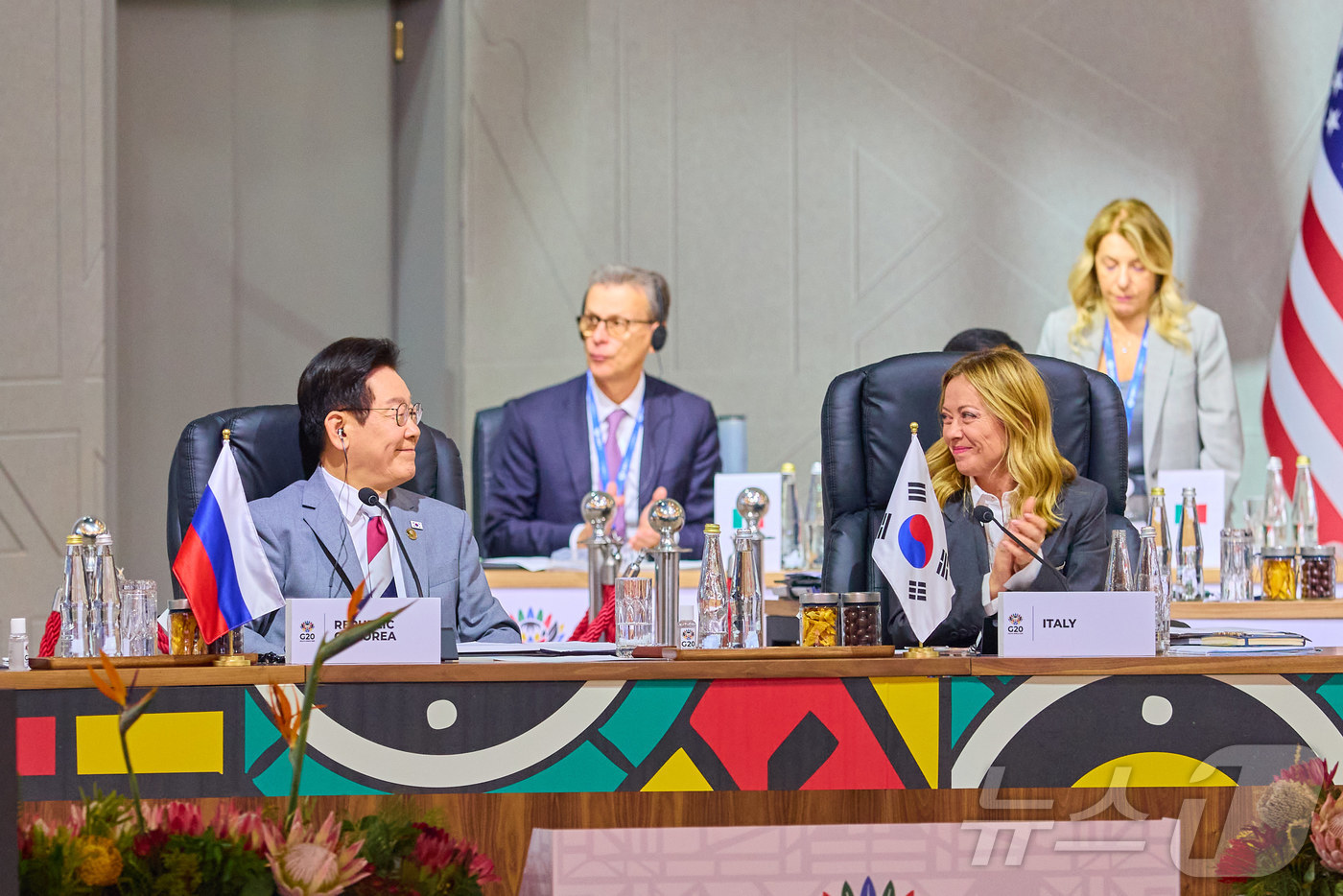 (서울=뉴스1) 이재명 기자 = 이재명 대통령이 22일(현지시간) 남아프리카공화국 요하네스버그 엑스포 센터에서 열린 G20 정상회의 제1세션에서 발언을 마치고 조르지아 멜로니 이탈 …