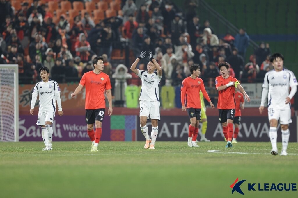 본문 이미지 - 강원FC 원정 경기에서 쐐기골을 넣은 마치다 젤비아 오세훈.&#40;한국프로축구연맹 제공&#41;