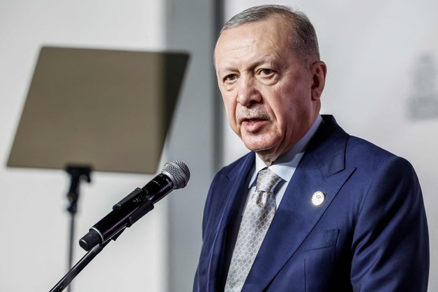 튀르키예 "흑해서 접근한 '통제 불능' 드론 F-16으로 격추"