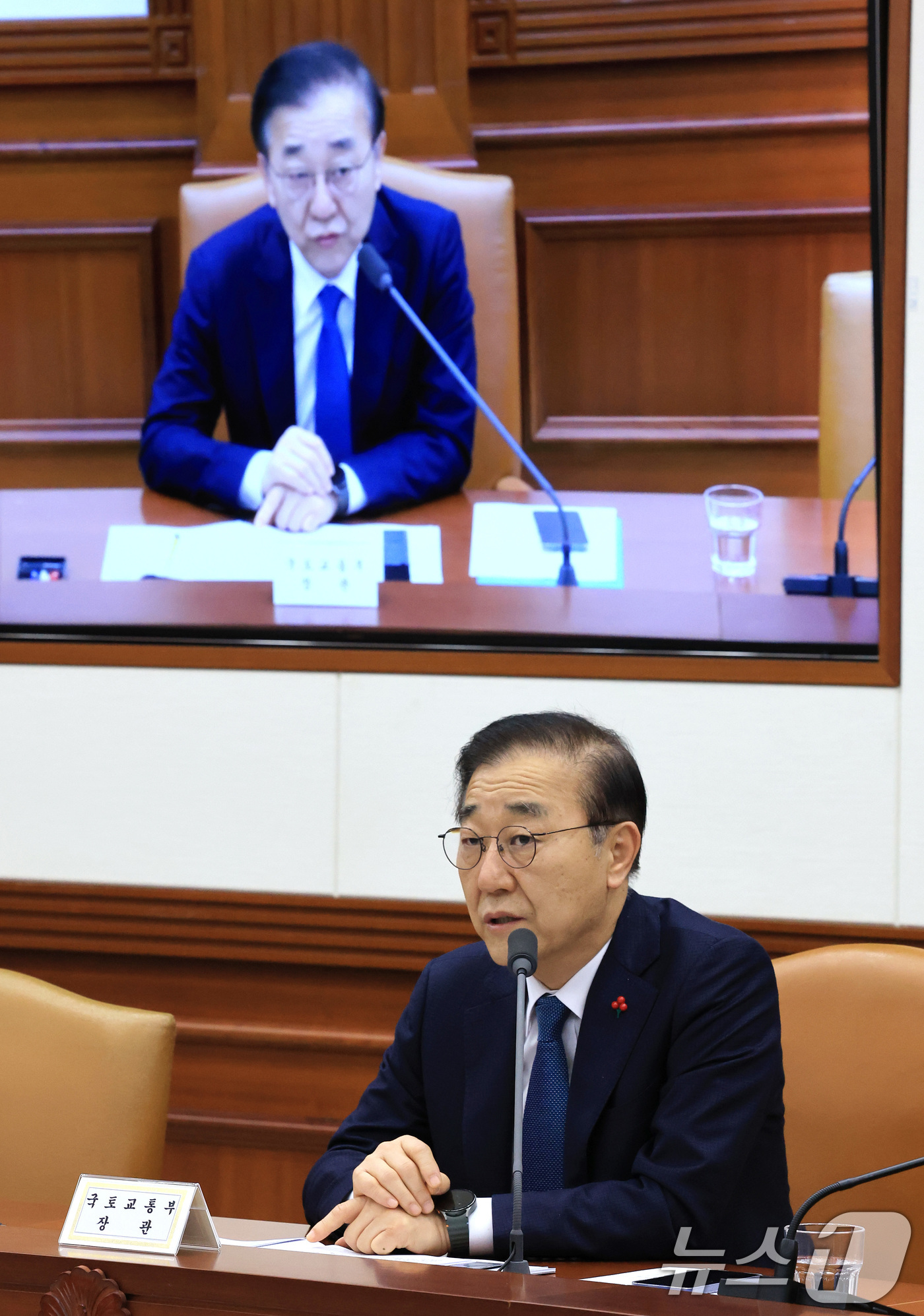 (서울=뉴스1) 임세영 기자 = 김윤덕 국토교통부 장관이 26일 서울 종로구 정부서울청사에서 열린 경제관계장관회의 겸 성장전략 TF에서 발언을 하고 있다. 2025.11.26/뉴스 …