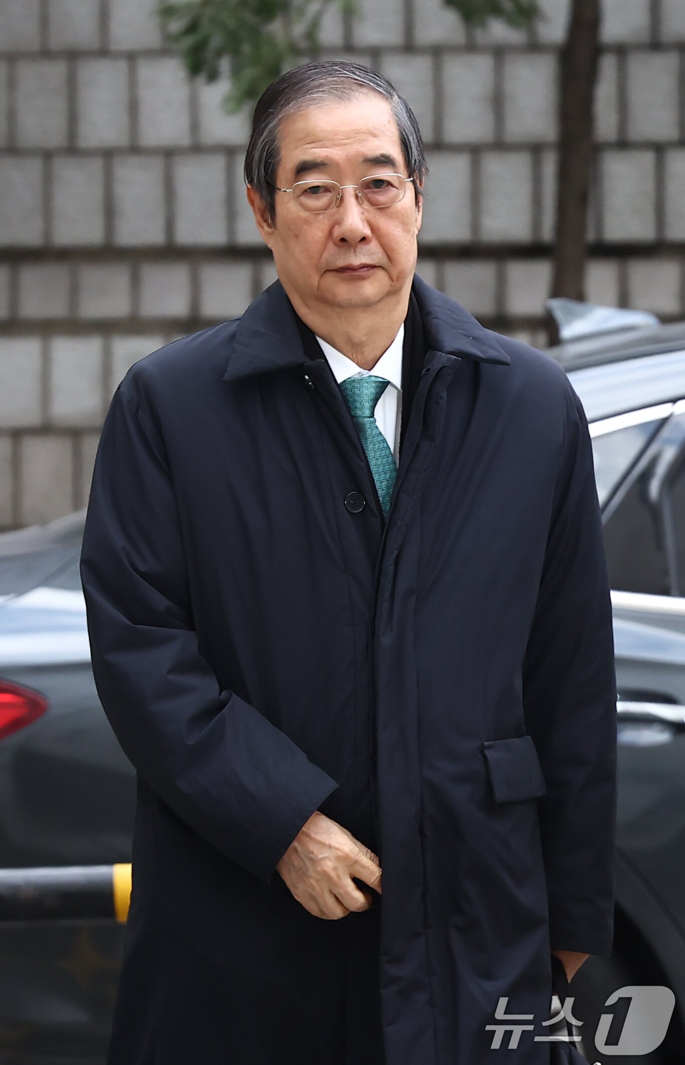 본문 이미지 - 윤석열 전 대통령의 12·3 비상계엄을 적극적으로 말리지 않은 혐의로 재판에 넘겨진 한덕수 전 국무총리가 26일 오전 서울 서초구 서울중앙지방법원에서 열린 내란 우두머리 방조, 내란 중요임무 종사 등 혐의 사건 1심 결심 공판에 출석하고 있다. 2025.11.26/뉴스1 ⓒ News1 김민지 기자