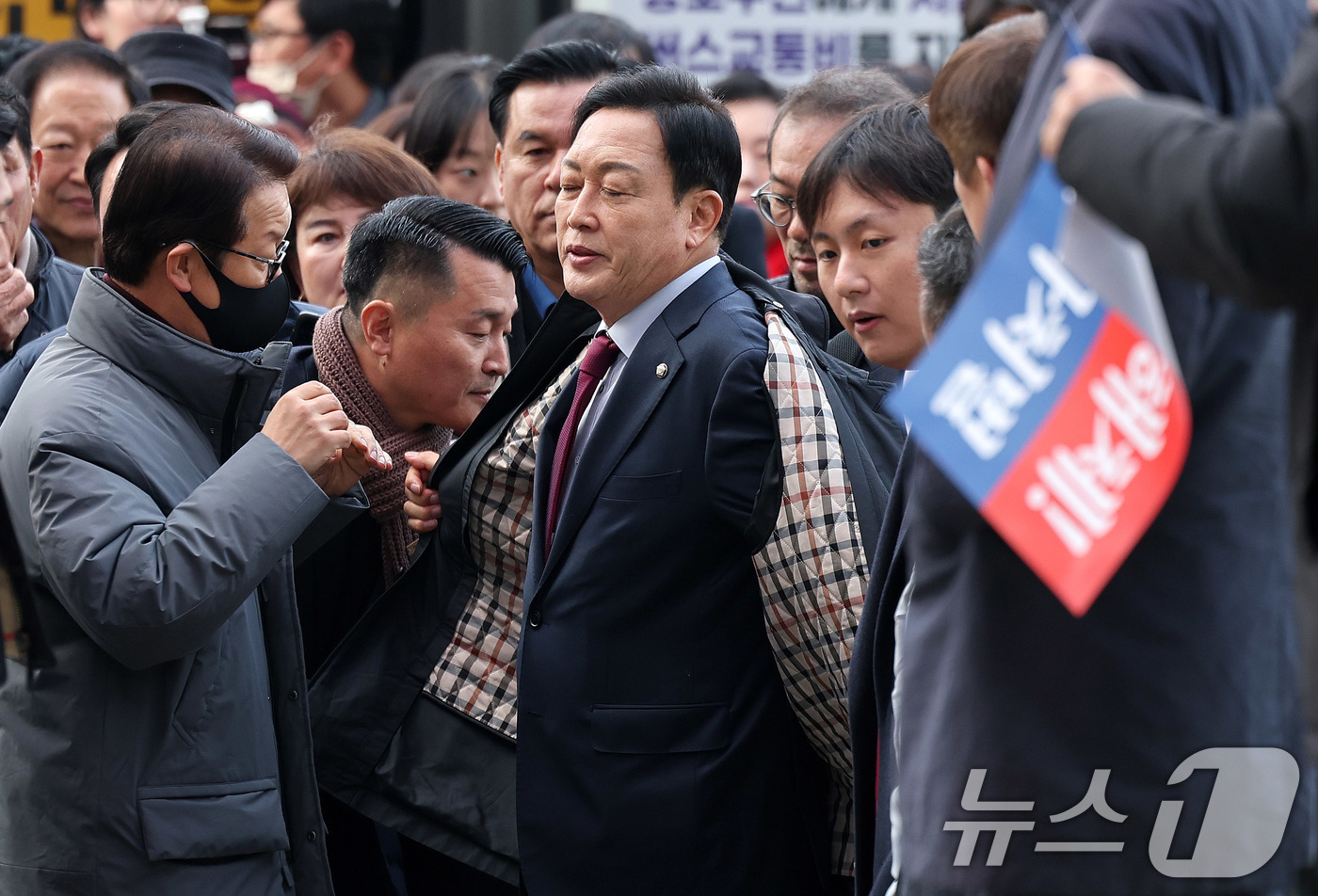 (서울=뉴스1) 박지혜 기자 = 김선교 국민의힘 의원이 26일 서울 종로구 광화문 KT 빌딩에 마련된 김건희 특검(특별검사 민중기) 사무실에 피의자 신분으로 출석하고 있다. 202 …