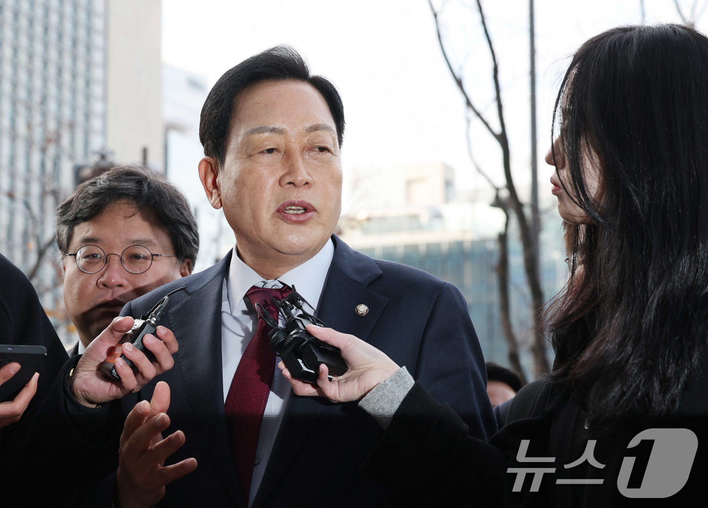 (서울=뉴스1) 박지혜 기자 = 김선교 국민의힘 의원이 26일 서울 종로구 광화문 KT 빌딩에 마련된 김건희 특검(특별검사 민중기) 사무실에 피의자 신분으로 출석하며 취재진 질문에 …